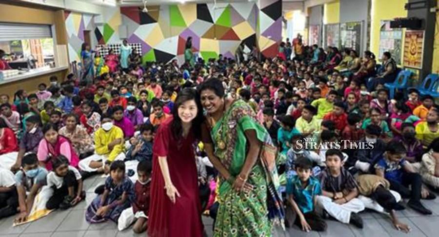 Watsons has taken the opportunity to spread more happiness at Sekolah Jenis Kebangsaan Tamil Ladang Edinburgh, where 385 kids enjoyed themselves with amazing planned activities and delicious food. 