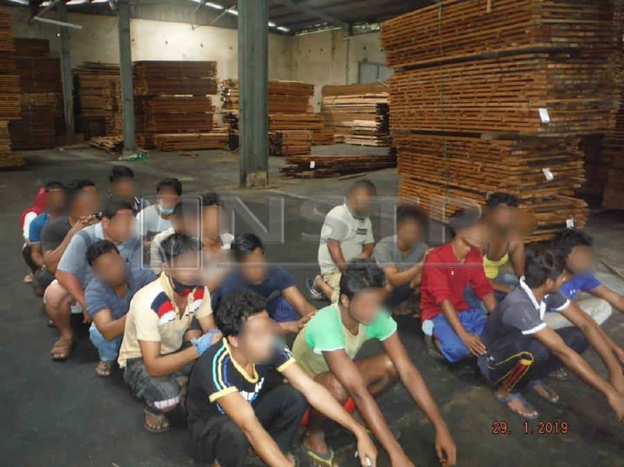 A total of 16 foreigners were detained at four separate locations by the Kedah Immigration Department here yesterday for committing various offences. (Pics courtesy of Immigration Department)