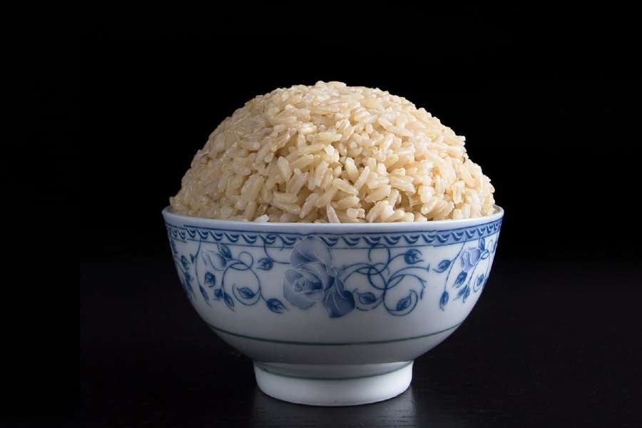 A cup of cooked brown rice contributes 14 per cent of dietary fibre for an adult (Picture from pressurecookrecipes.com)