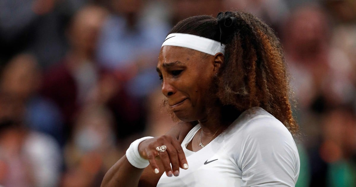 Williams crashes out of WTA top 10