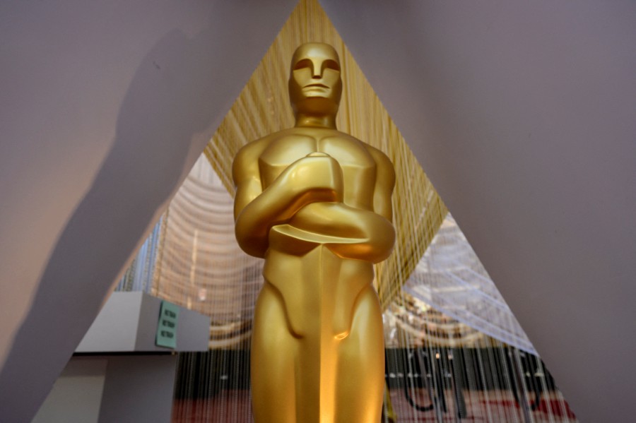 Oscars to pretape some awards in bid for 'tighter' show New Straits