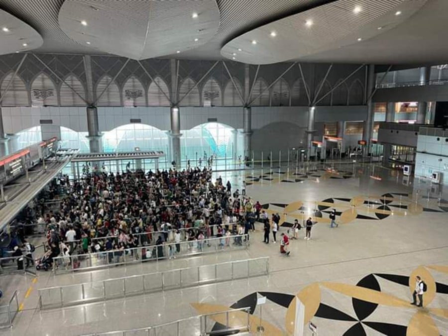 Congestion at the Customs, Immigration and Quarantine (CIQ) complex in Bangunan Sultan Iskandar (BSI) in Johor Baru, seen in this picture, as well as the SecondLink Komplex Sultan Abu Bakar (KSAB) in Gelang Patah, is expected to be eased with the new QR Code Immigration Clearance System. File pic courtesy of the Immigration Department