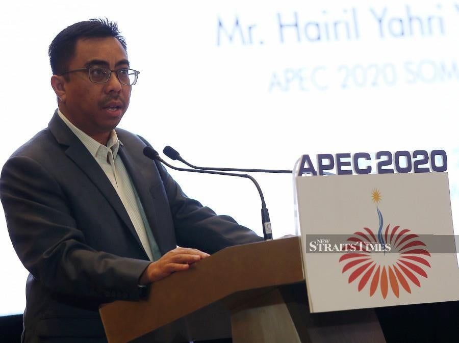 Senior Officials Meeting (SOM) chairman Hairil Yahri Yaacob delivers his speech during the opening ceremony of the APEC Informal Senior Official’s Meeting (ISOM) and SOM at Langkawi International Convention Centre in Langkawi. -NSTP/Sharul Hafiz Zam