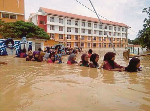 Floods: TNB sends 12,000kg worth of supplies to Kelantan ...