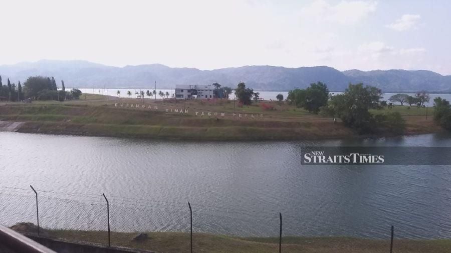 Water reserve in the Timah Tasoh Dam is expected to last for another three months as Perlis and the northern states are undergoing prolonged dry spell due to the El-Nino phenomenon. Pic by Aizat Sharif