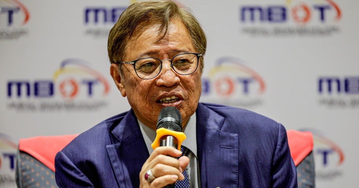 Sarawak GLCs to offer scholarships for local workers to pursue Master's programmes overseas