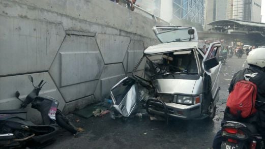 Massive Jam Due To Jalan Kuching Crash (with Video) | New Straits Times ...