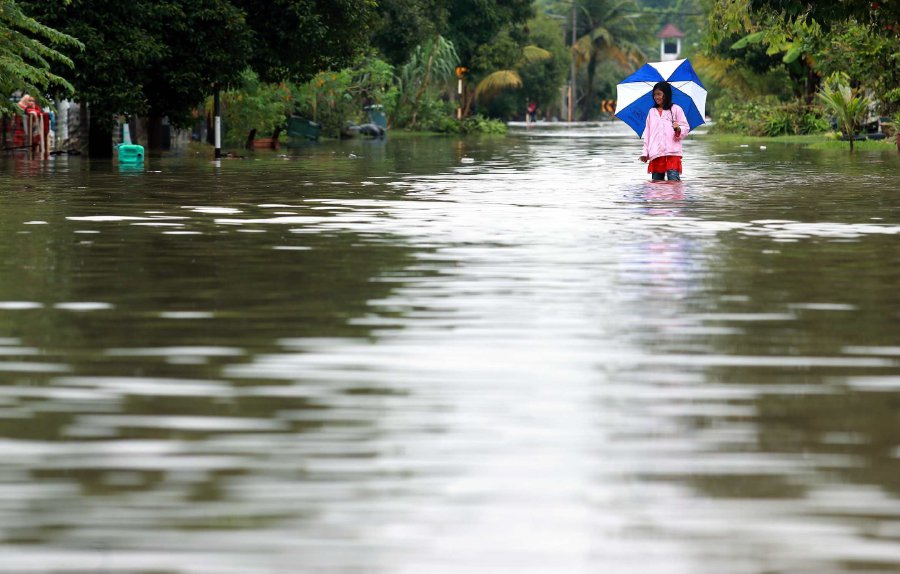 Pahang civil servants, pensioners affected by floods deem special ...