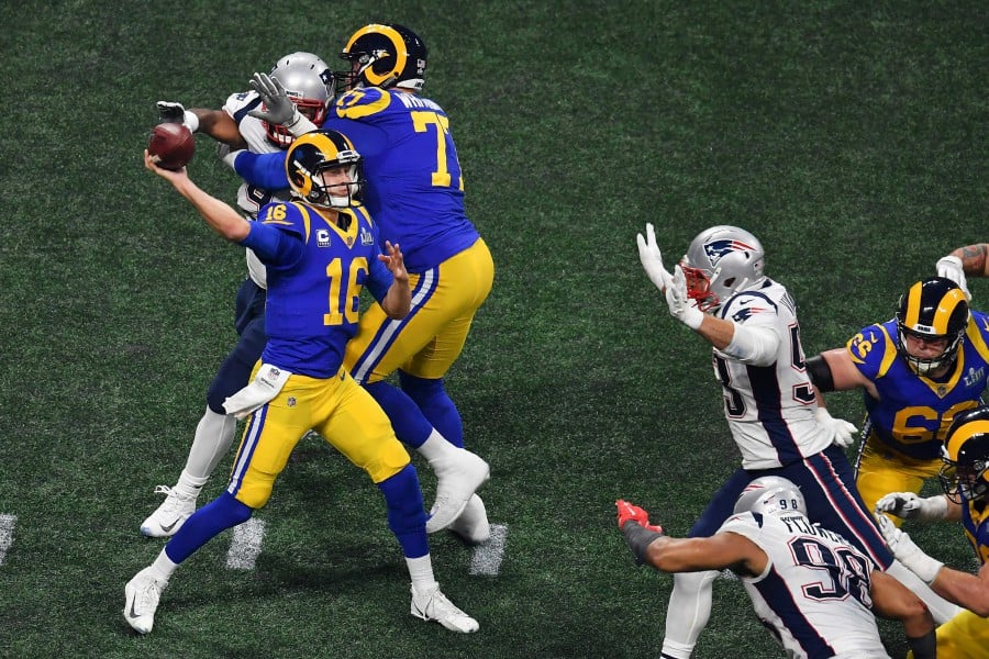 New England Patriots kicker Stephen Gostkowski (3) misses a 46-yard field  goal attempt against the Los Angeles Rams during the first half of Super  Bowl LIII at Mercedes-Benz Stadium in Atlanta on