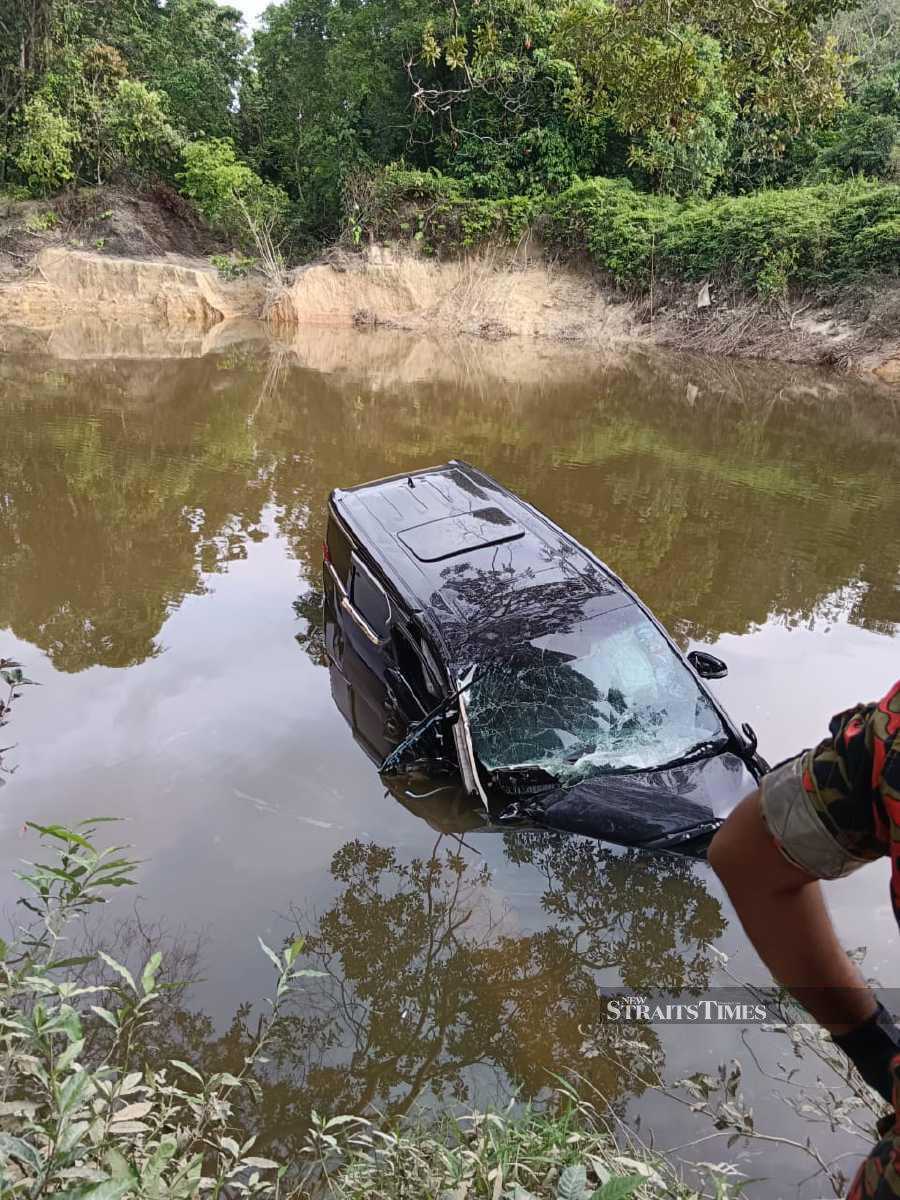 An MPV driver was rescued out of a ravine at Sungai Sedili after he lost control of his vehicle and plunged into it yesterday. Pic courtesy of the Fire and Rescue Department.
