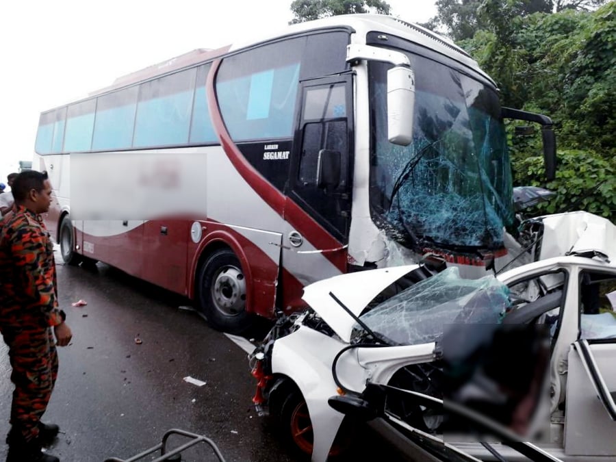 (Updated) Six in family die in horrific Segamat car-bus 