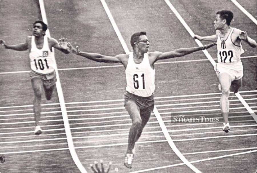 Tan Sri Dr M. Jegathesan winning the 200m gold medal at the 1965 Kuala Lumpur Sea Games. - NSTP file pic