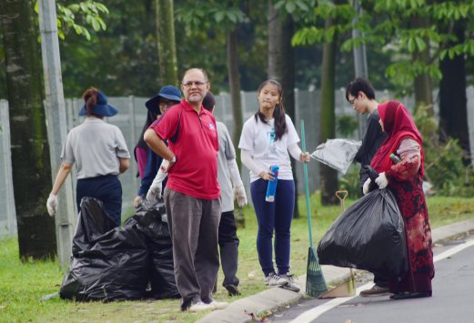 Jalan Kubah residents band together for gotong-royong to combat dengue ...