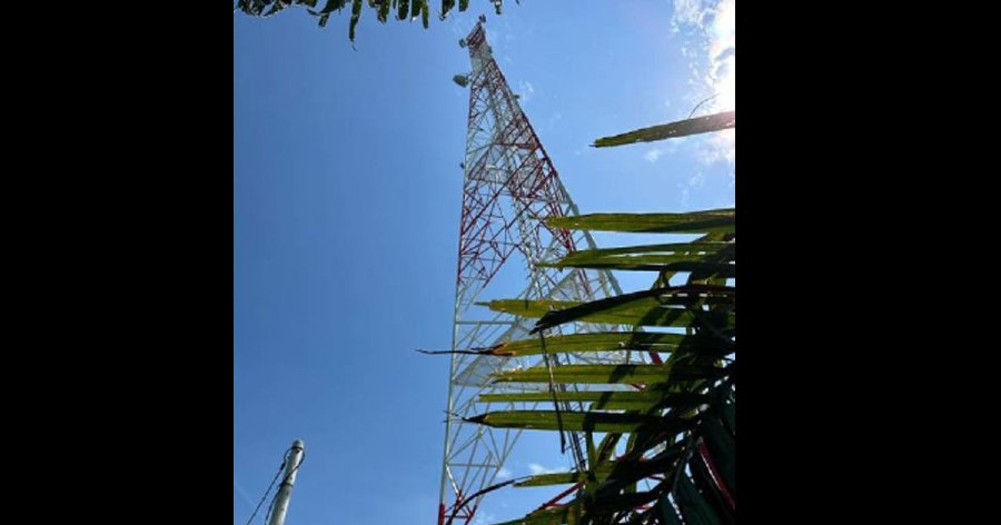 Wider access to the internet, as a result of the construction of a new telecommunications tower under the Jendela initiative in Kampung Sungkup, near here, has created a wave of online businesses among local residents. - BERNAMA Pic