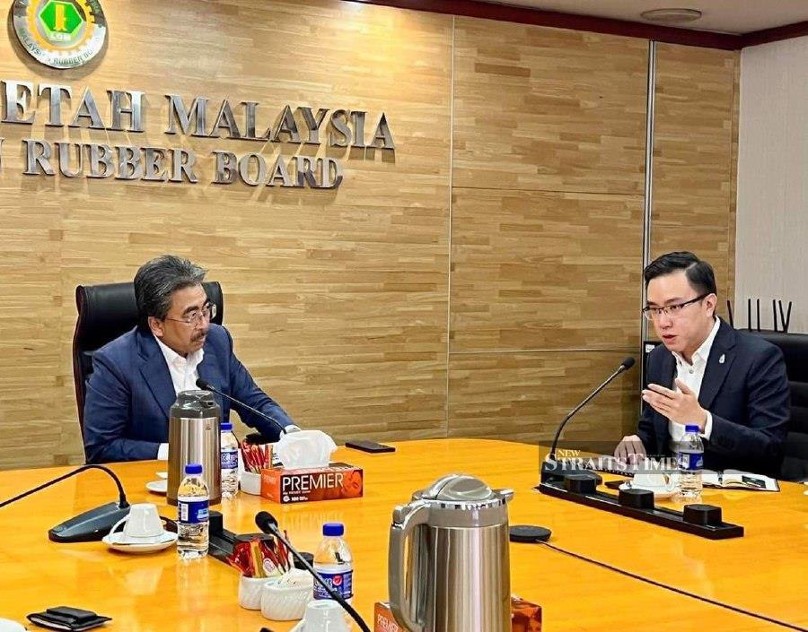 Sabah State Industrial Development and Entrepreneurship Minister Phoong Jin Zhe (right) in a discussion with Plantation and Commodities Minister Datuk Seri Johari Abdul Ghani, at Wisma Getah, KLCC, recently. -Pic courtesy of MIDE Sabah