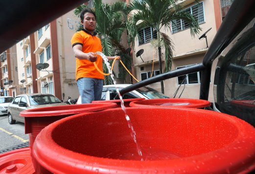 Ampang Residents Left High And Dry As Water Disruption Drags On