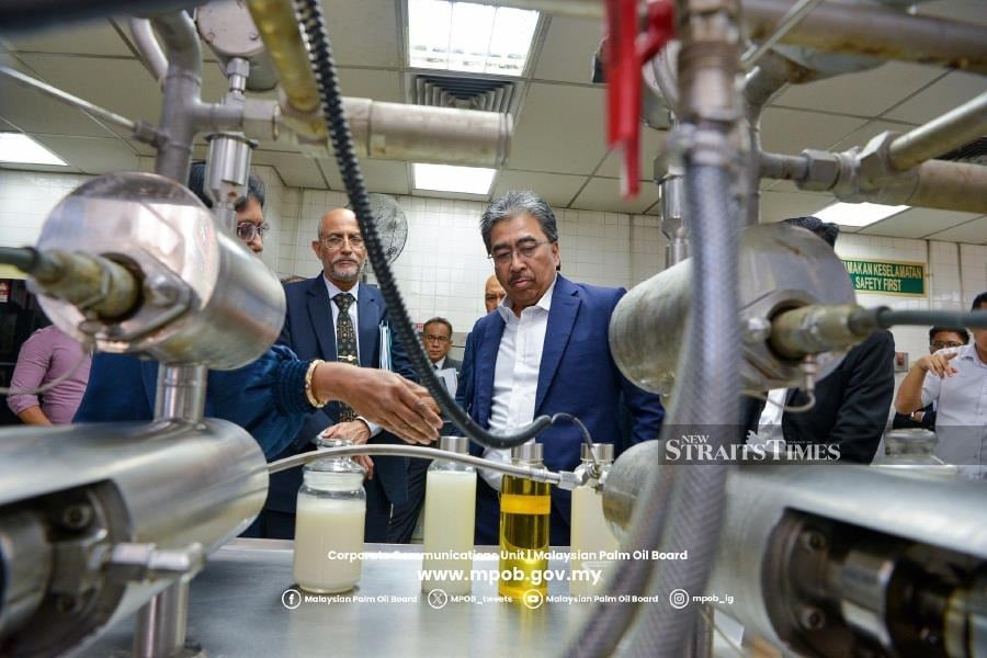 Plantation and Commodities Minister Datuk Seri Johari Abdul Ghani said the private sector should be involved in the commercialisation of palm oil technologies developed by the Malaysian Palm Oil Board (MPOB), especially in refining them, so that the technologies can be used by the industry.
