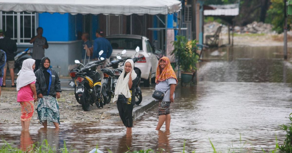 KLANG: Johan Setia hit by floods again after victims returned home ...