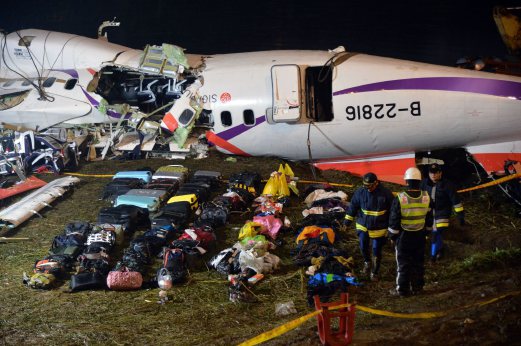 Taiwan ‘hero’ pilot found clutching joystick of crashed plane | New ...