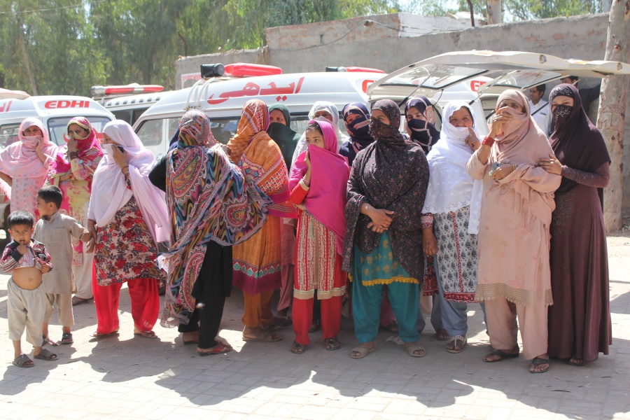 20 People Murdered By Batons And Knives-wielding Men At Pakistan Shrine ...