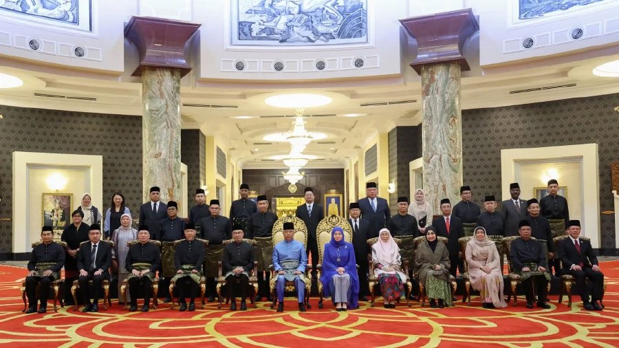 The Yang di-Pertuan Agong Al-Sultan Abdullah Ri'ayatuddin Al-Mustafa Billah Shah and the Permaisuri Agong Tunku Hajah Azizah Aminah Maimunah Iskandariah were photographed with the members of the Council of Ministers after the Ceremony of Awarding the Letters of Appointment and the Ceremony of Taking the Oath of Office and Allegiance and the Oath of Secrecy at the National Palace on December 3, 2022.- NSTP file pic