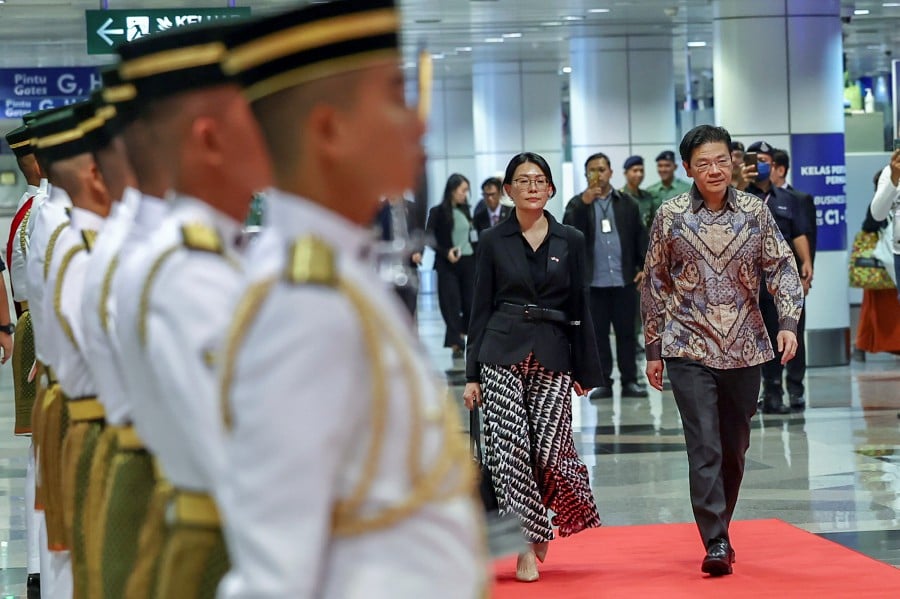 Singapore Prime Minister Lawrence Wong and wife Loo Tze Lui arrive at the Kuala Lumpur International Airport (KLIA) Terminal 1. - BERNAMA PIC