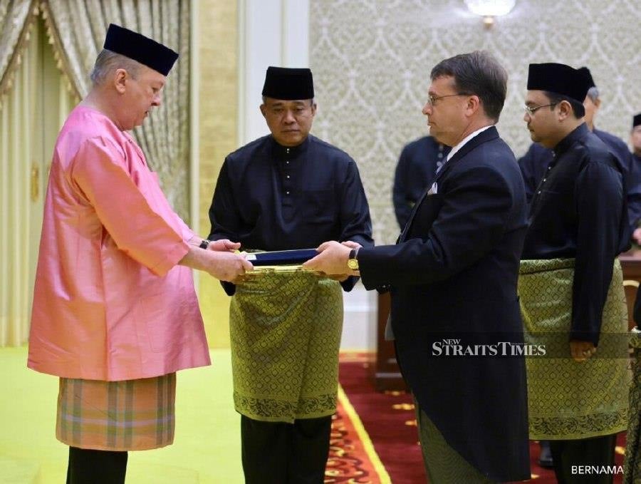 The United States Ambassador to Malaysia Edgard D. Kagan (right) presents his credentials as the 22nd ambassador to His Majesty Sultan Ibrahim, King of Malaysia today. - Bernama pic