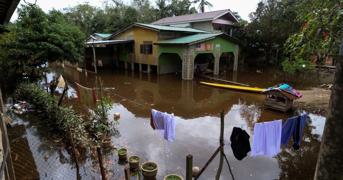 Kelantan receives 5 more lorries, 3 boats and helicopter for its rescue ...