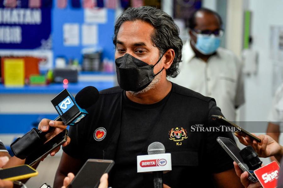 Health Minister Khairy Jamaluddin stressed on the importance of early cancer detection which betters the chance of containing and treating the disease. - BERNAMA PIC