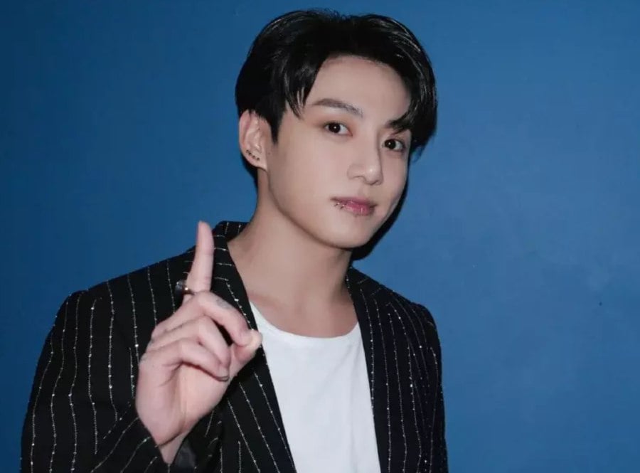 Jungkook beat his own group BTS, as well as BlackPink, to become the K-pop act with the most No.1 songs on the Spotify Global Chart. – Pic from Soompi