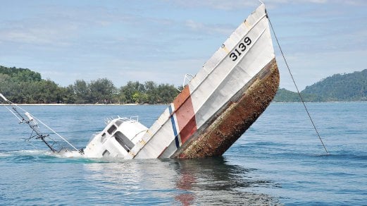 Historic ship  sinks in Kota  Kinabalu  but for a good cause 