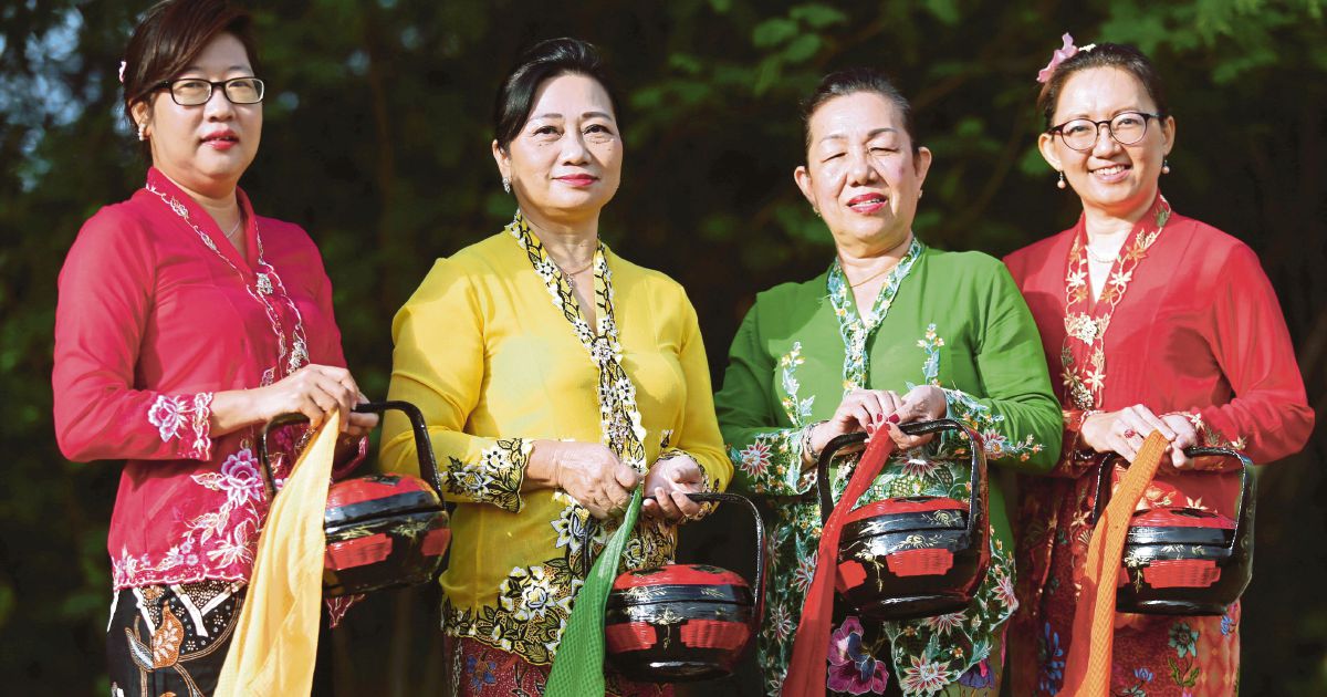 Malaysia In Four-nation Bid To Nominate Kebaya As A UNESCO Intangible ...