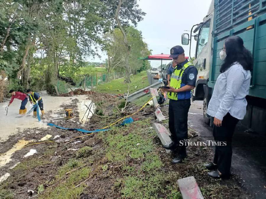 A team from the Kedah Department of Environment was deployed to the scene. - Pic courtesy of the Department of Environment
