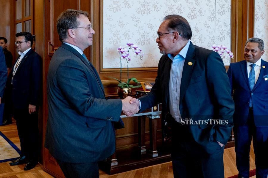 Prime Minister Datuk Seri Anwar Ibrahim (right) and United States Ambassador to Malaysia, Edgard D. Kagan. -Facebook pic