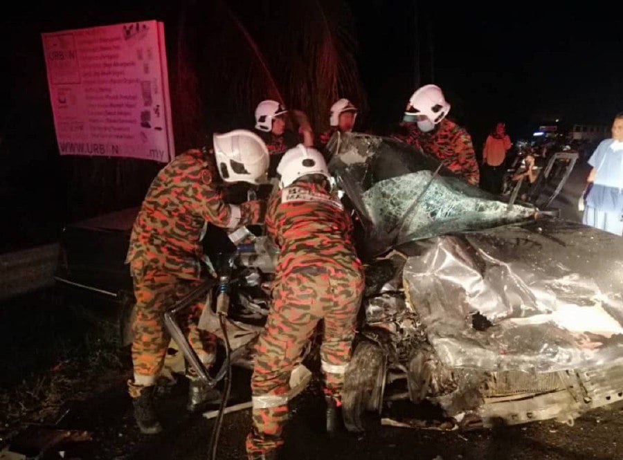 Man killed, wife injured as car rammed by ketum-laden MPV New Straits ... image