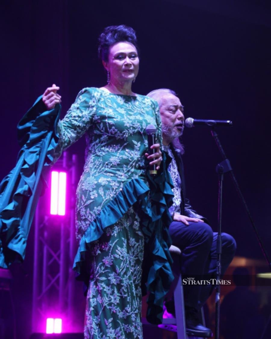 Datuk Khadijah Ibrahim has suggested that veteran singers be paid at least RM10,000 for each show (NSTP/AZIAH AZMEE)
