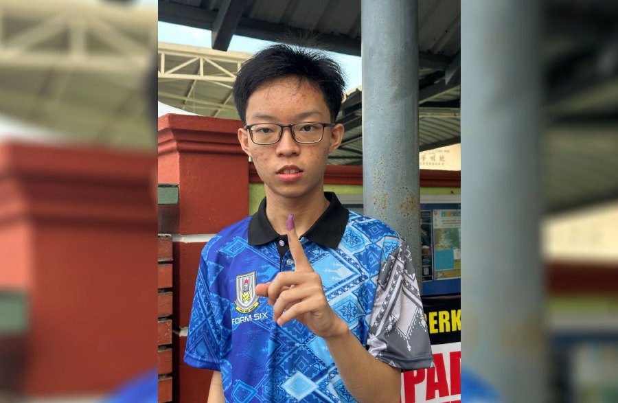 Among those who had arrived early was first time voter, 19-year-old Form Six student, Yap Yu Heng. - NSTP/Fuad Nizam