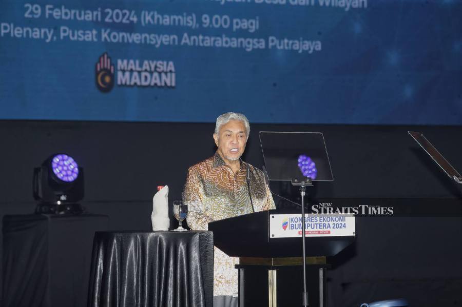 Deputy Prime Minister Datuk Seri Dr Ahmad Zahid Hamidi delivers his keynote address during the launch of the Bumiputera Economic Congress (KEB) in Putrajaya. -NSTP/MOHD FADLI HAMZAH