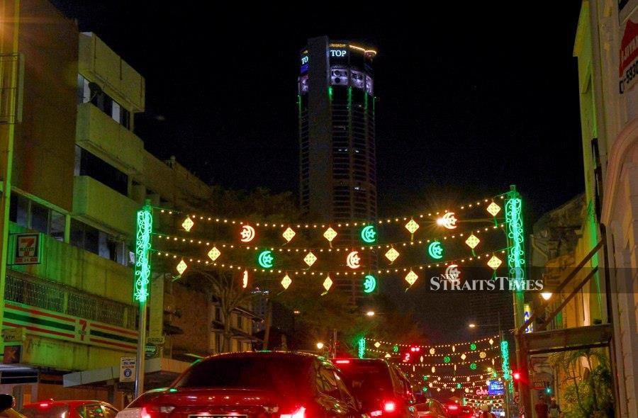 GEORGE TOWN, March 19 — Colorful decorative lights installed by the Penang Island City Council (MBPP) along the city streets in Georgetown to brighten up the atmosphere as Ramadan approaches the celebration of Aidilfitri. -BERNAMA PIC 