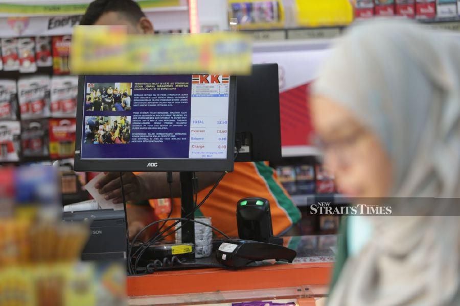 A one minute-and-32 second video clip of several men confronting a KK Mart staff was circulated on social media. NSTP File Pic