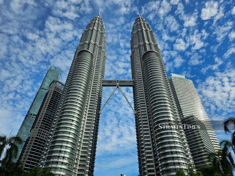 A 1X zoom of the KLCC Twin Towers.