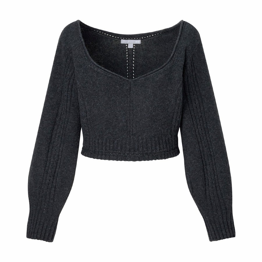 3D knit long-sleeved sweater.