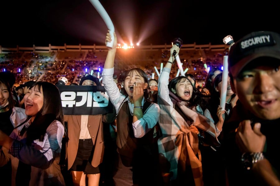 Dancing in the streets: Performers gather for K-pop festival | New ...