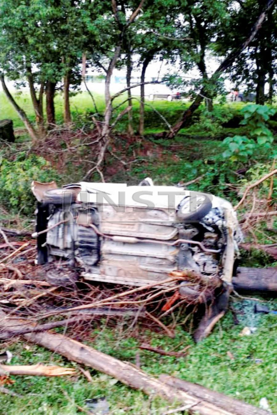 Car plunges into Kuantan ravine: Two girls and man killed 