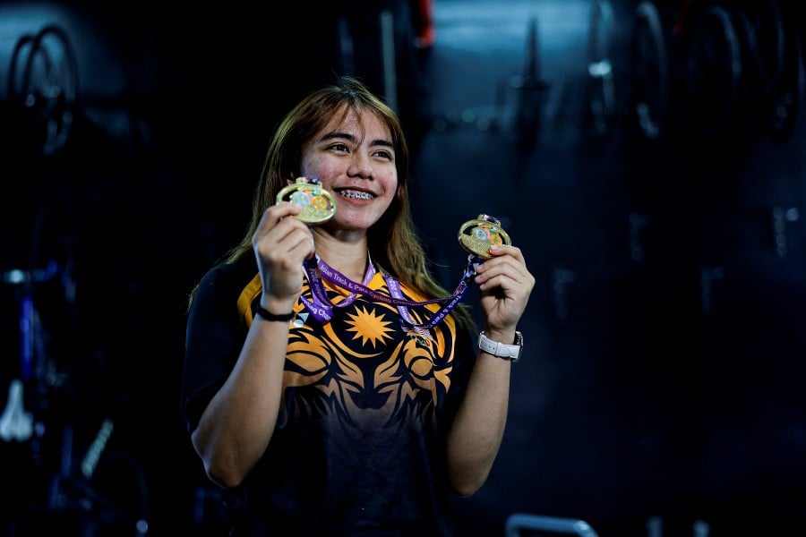 Nurul Izzah Izzati Asri with her ACC medals at National Velodrom in Nilai today. -BERNAMA PIC