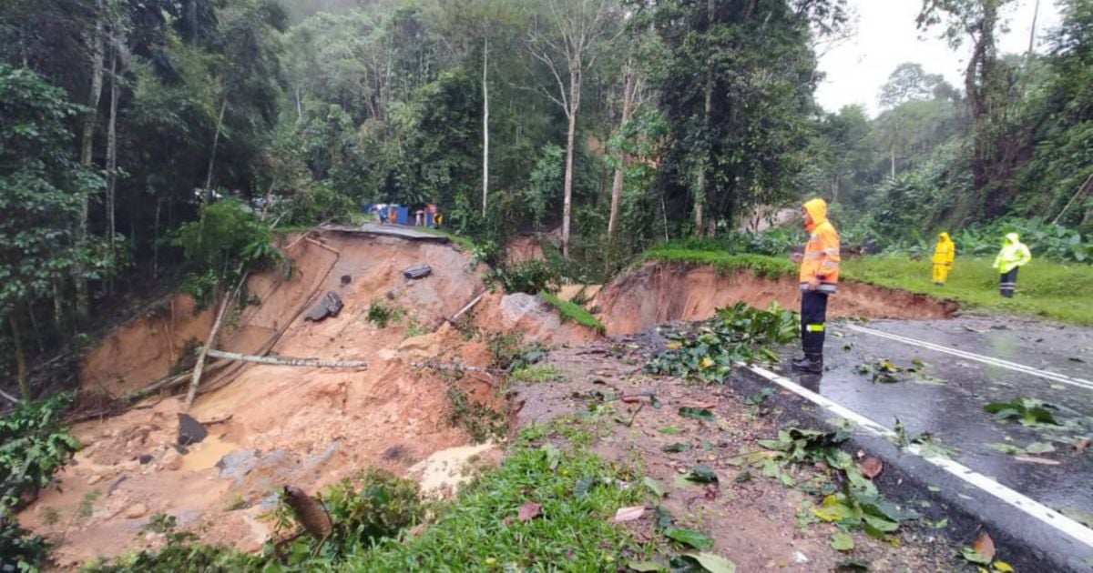 Landslide forces closure of Bentong-Raub trunk road