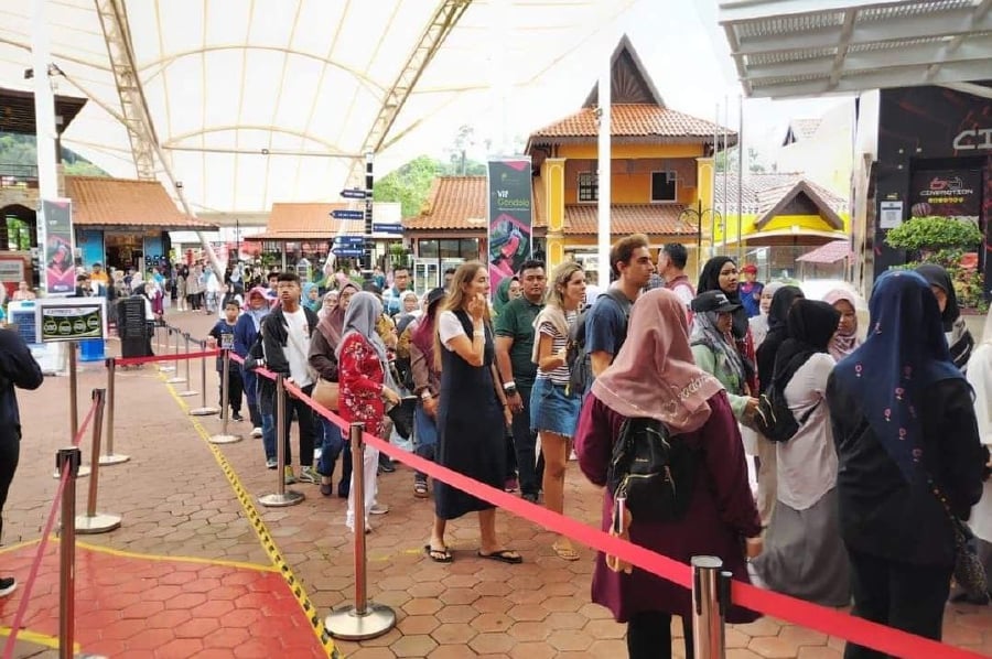 More than 10,000 tourists flocked to the island during the Deepavali holiday, defying claims that domestic travellers are shunning Langkawi. FILE PIC