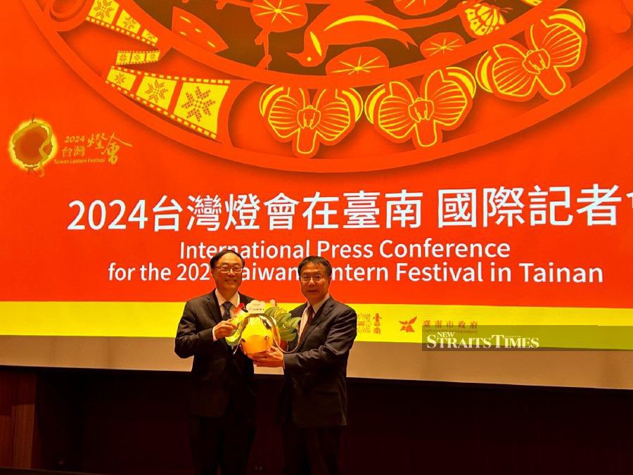 Taiwan Transportation and Communications Ministry tourism administration director General Dr Chou Yung-hui (left) said the festival was part of Tainan’s 400th-year celebrations.- NSTP/ALIZA SHAH