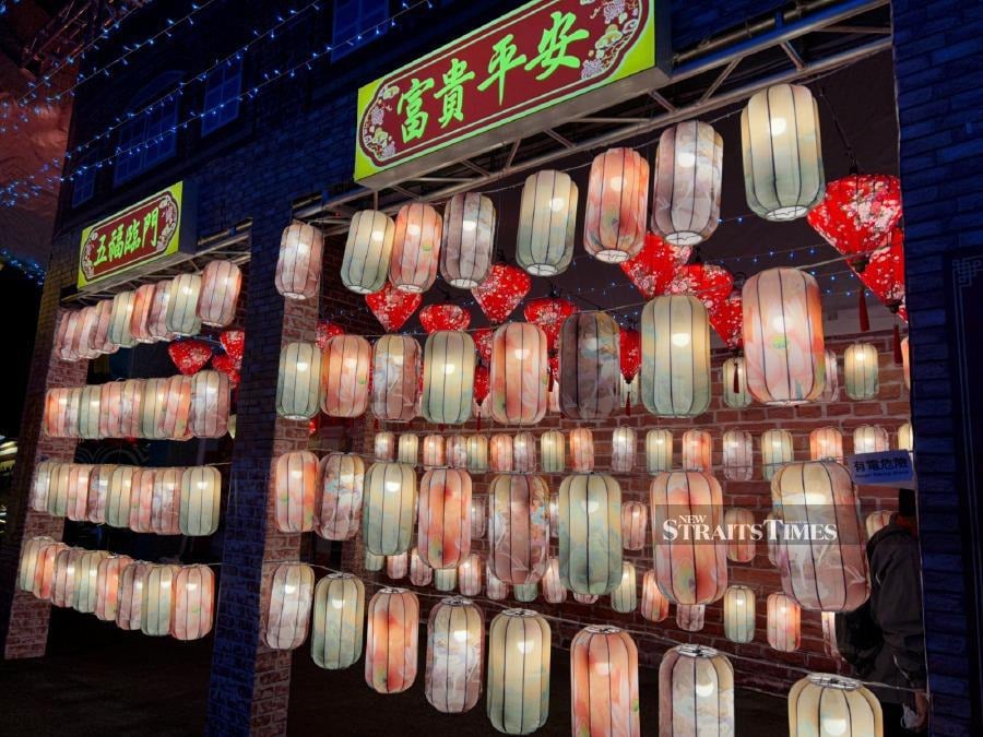 The night is lit up with lanterns at the Taiwan lantern Festival.- NSTP/ALIZA SHAH