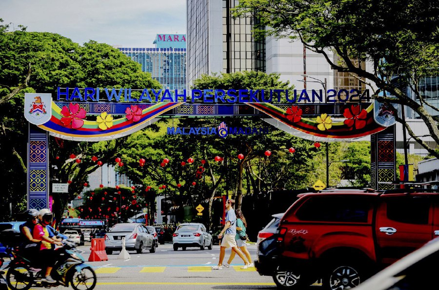  KUALA LUMPUR: Jalan Raja Laut is adorned with decorations in conjunction with the Federal Territories Day. -- NSTP/ASYRAF HAMZAH